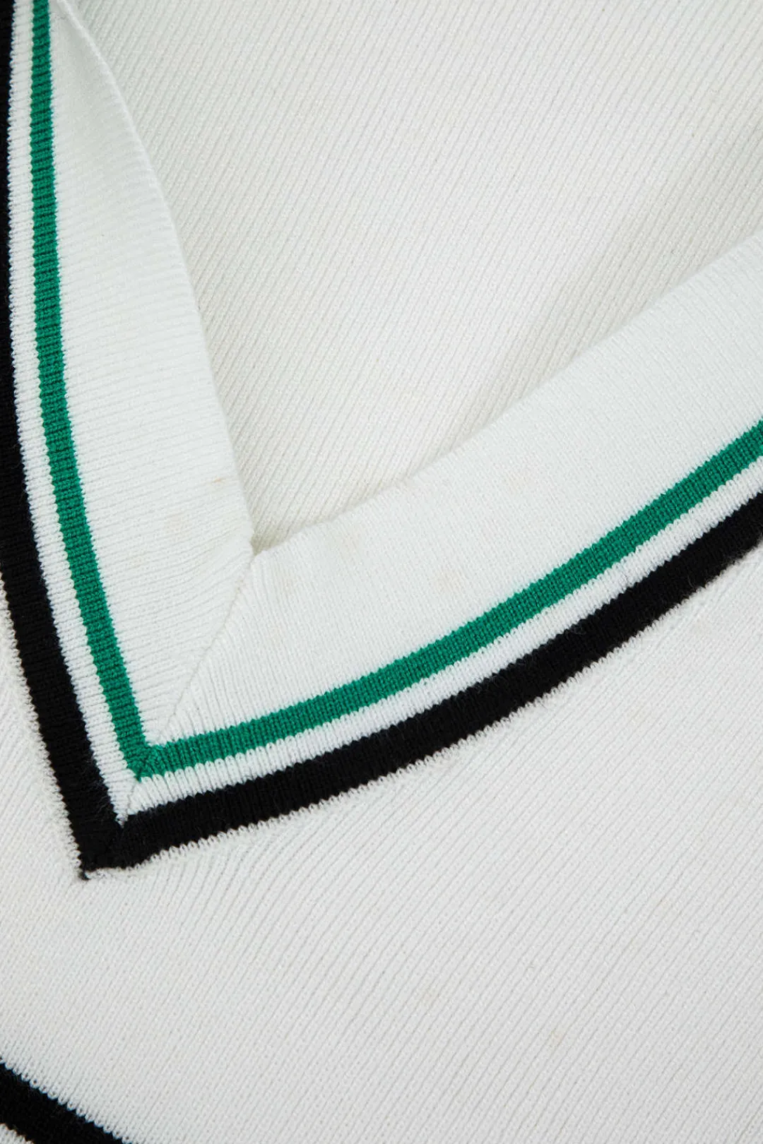 MICAS Knit Tops-Knit Color Block V-neck Short-Sleeve Top